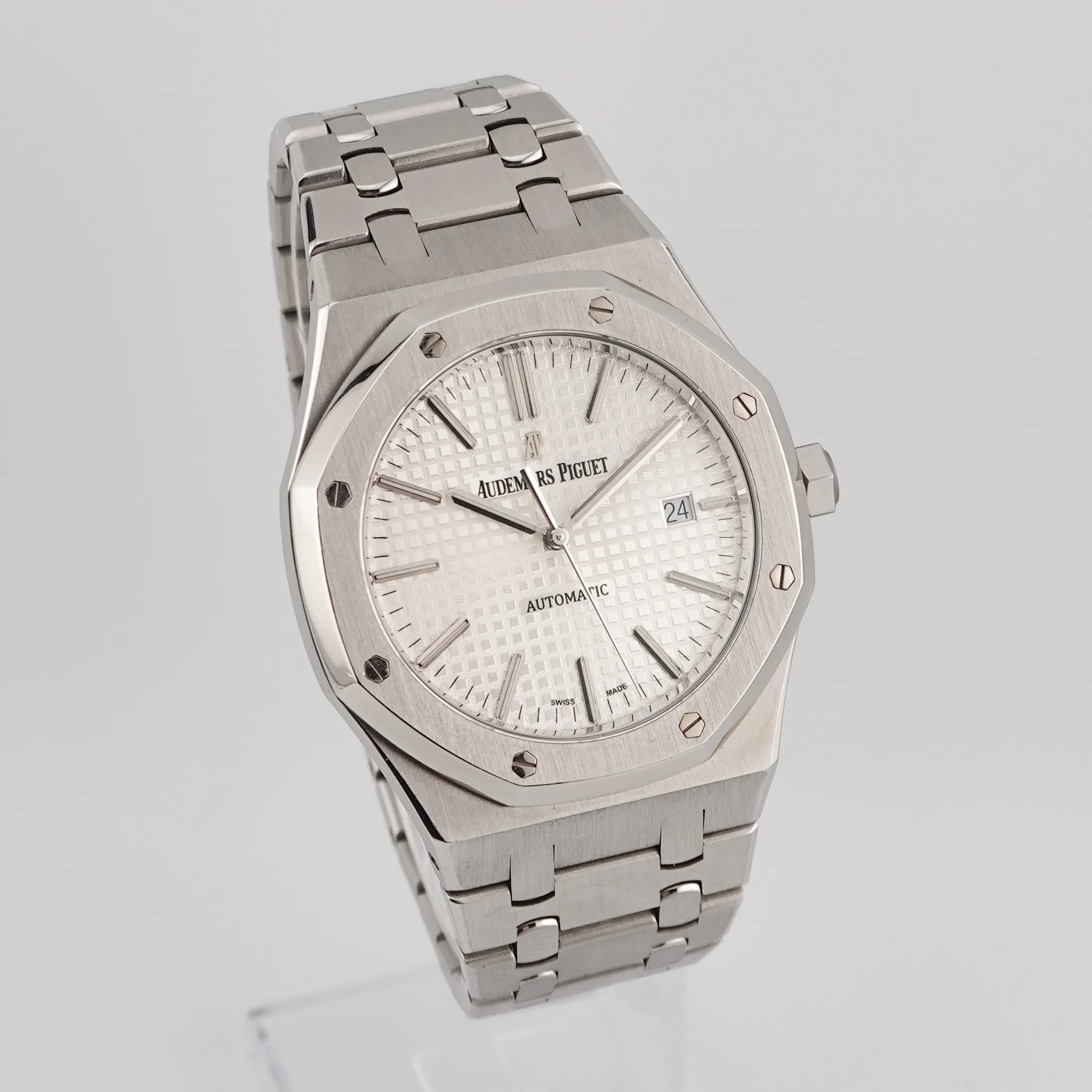 Audemars Piguet Royal Oak – Ref. 15400ST.OO.1220ST.02, good – 6/9