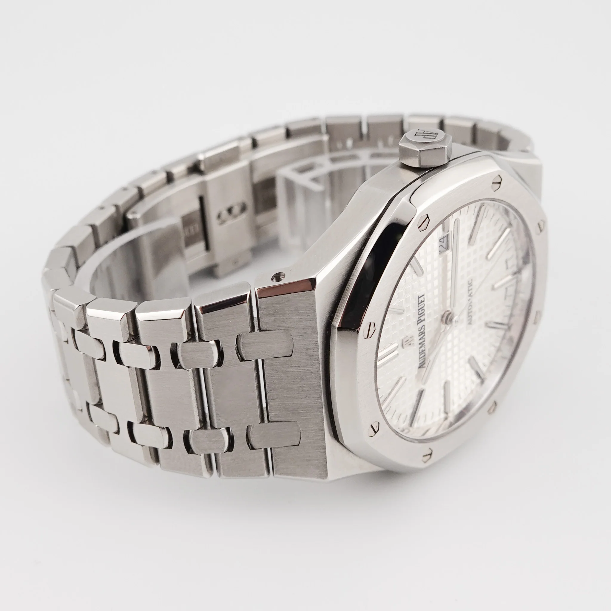 Audemars Piguet Royal Oak – Ref. 15400ST.OO.1220ST.02, good – 7/9