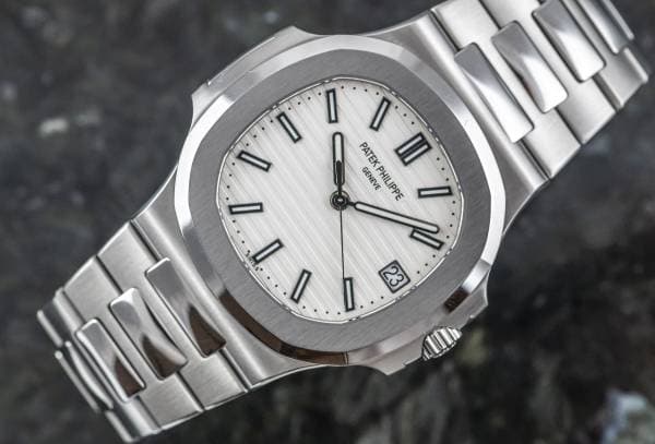 Patek Philippe Nautilus – Ref. 5711/1A-011, Wie neu – Bild 1/16