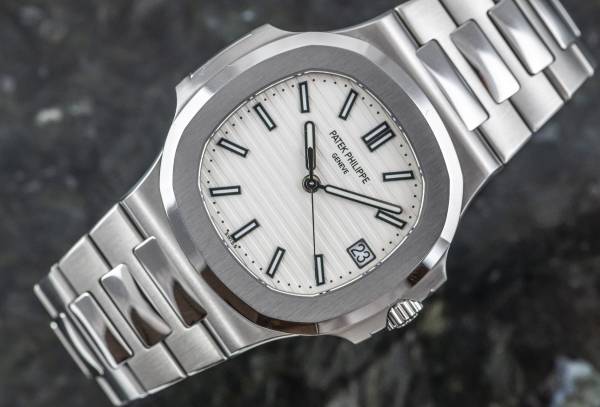 Patek Philippe Nautilus – Ref. 5711/1A-011, Wie neu – 1/16