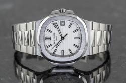 Patek Philippe Nautilus – Ref. 5711/1A-011, Wie neu – 4/16