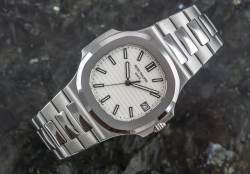 Patek Philippe Nautilus – Ref. 5711/1A-011, Wie neu – 5/16