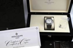 Patek Philippe Nautilus – Ref. 5711/1A-011, Wie neu – 6/16