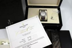 Patek Philippe Nautilus – Ref. 5711/1A-011, Wie neu – 8/16