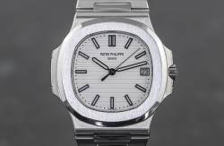 Patek Philippe Nautilus – Ref. 5711/1A-011, Wie neu – 10/16