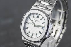 Patek Philippe Nautilus – Ref. 5711/1A-011, Wie neu – 11/16