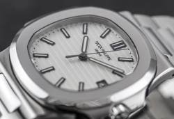 Patek Philippe Nautilus – Ref. 5711/1A-011, Wie neu – 12/16