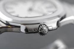 Patek Philippe Nautilus – Ref. 5711/1A-011, Wie neu – 13/16