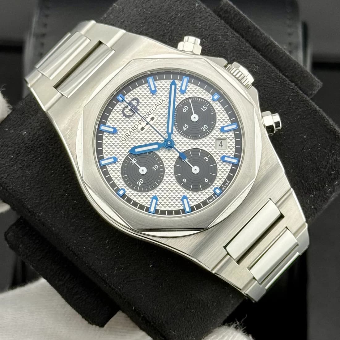 Girard Perregaux Laureato – Ref. 81020-11-131-11A, Sehr gut