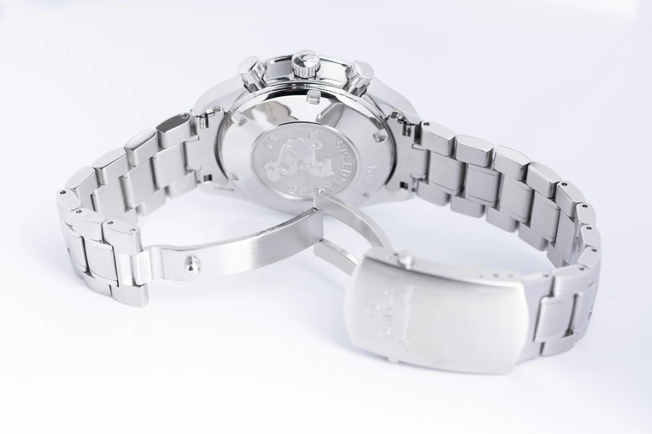 Omega Speedmaster – Ref. 32105000, very good – 8/10