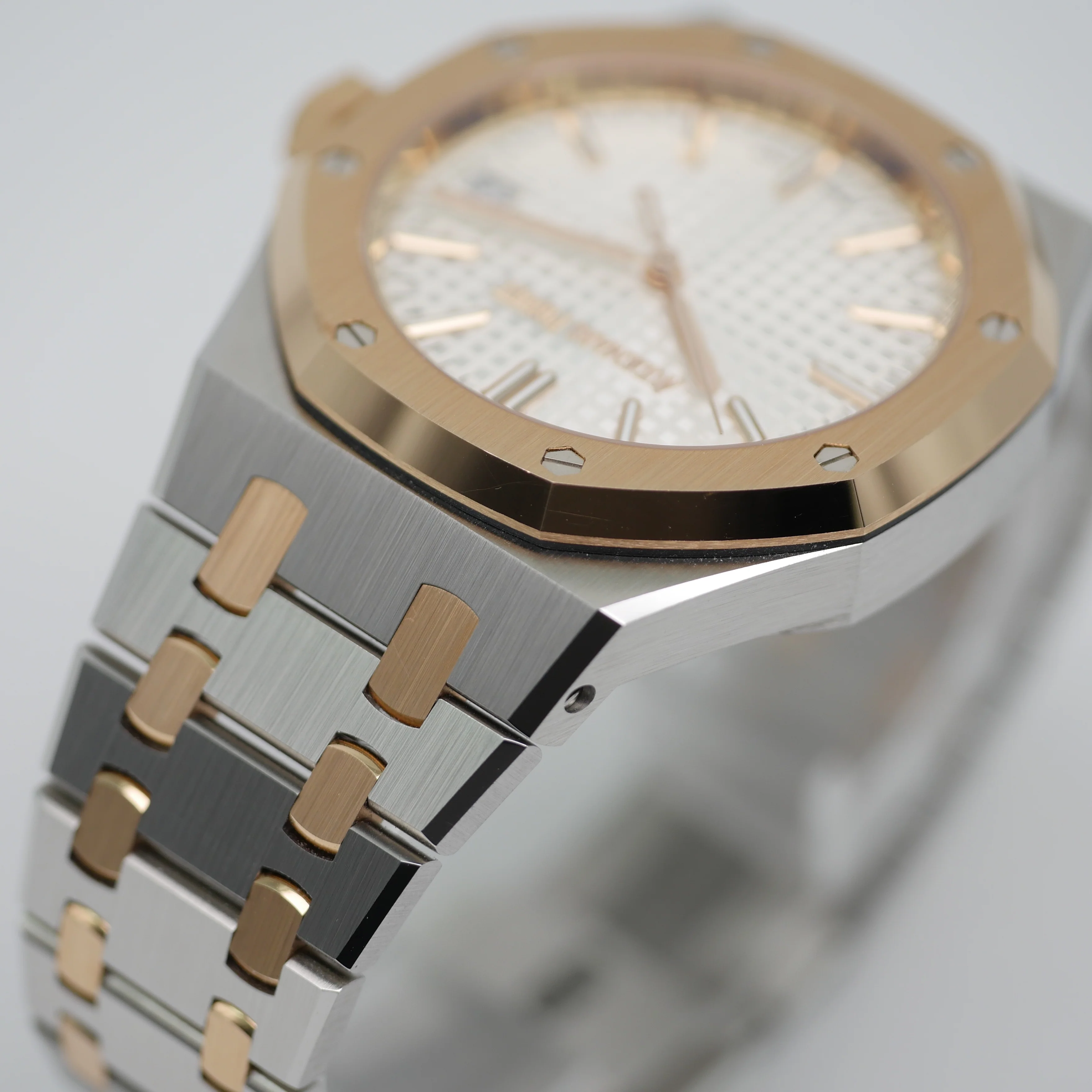 Audemars Piguet Royal Oak – Ref. 15550SR.OO.1356SR.02, New – 11/13