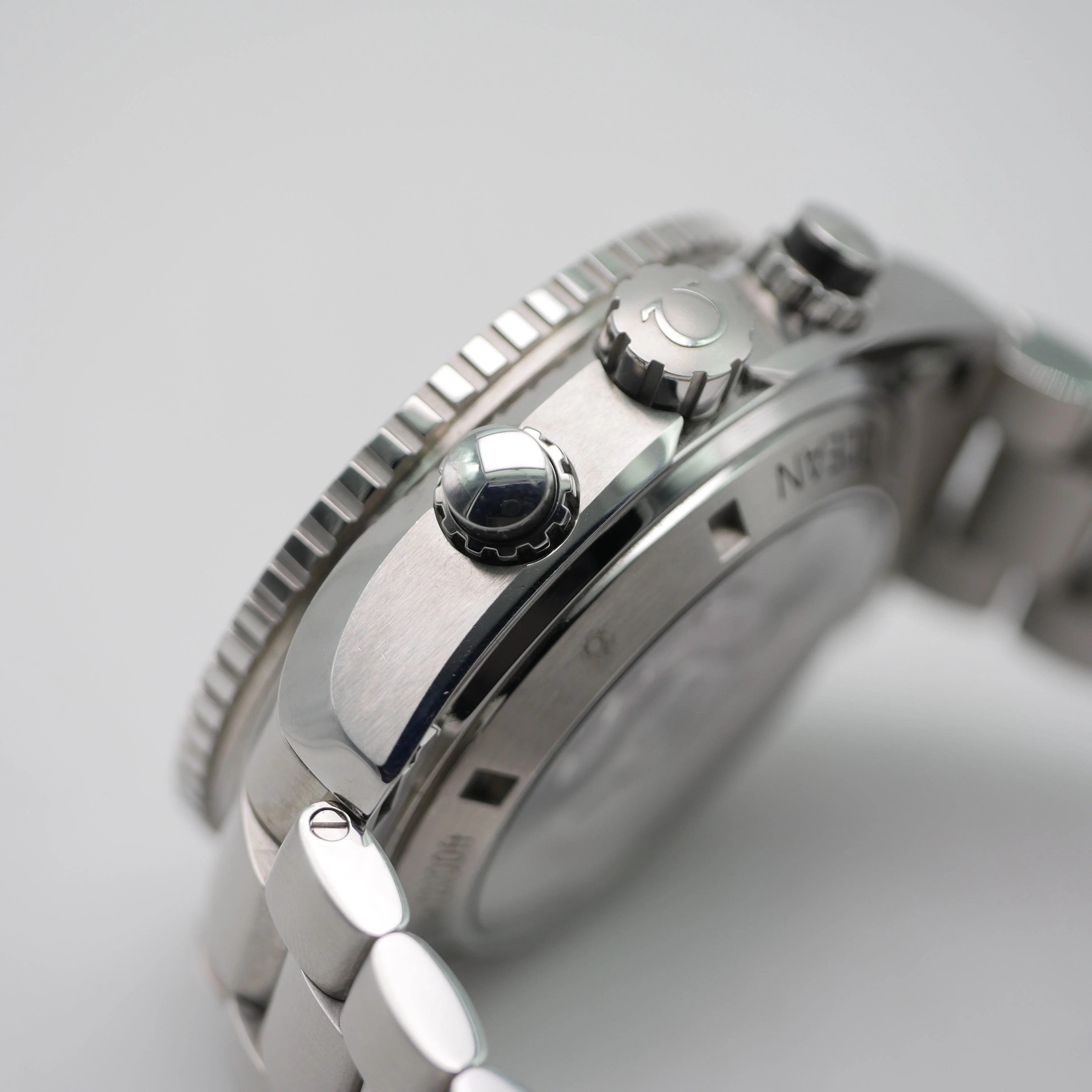 Omega Seamaster Planet Ocean – Ref. 232.30.46.51.01.001, Sehr gut – 9/9