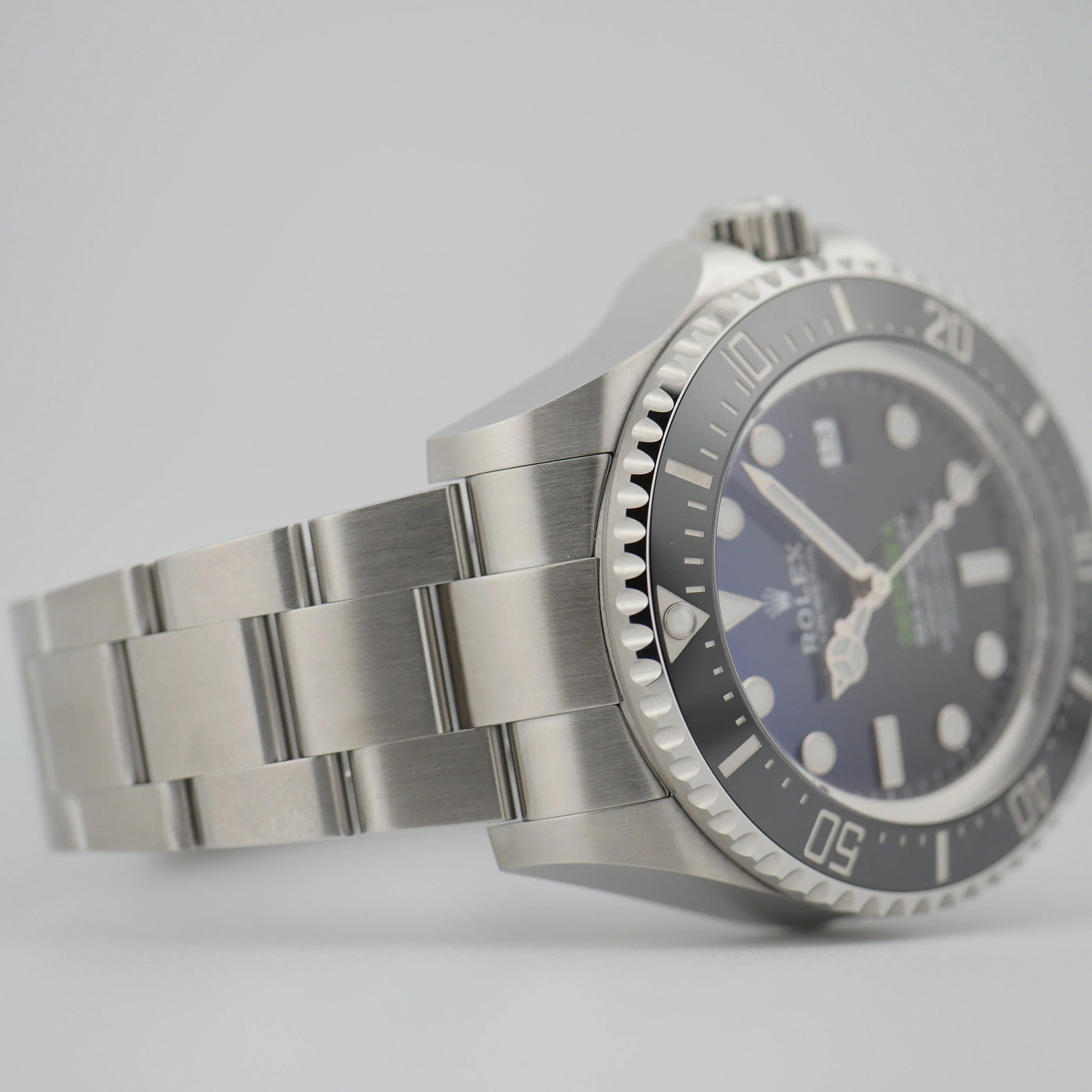 Rolex Sea-Dweller – Ref. 126660, Neu – 3/9