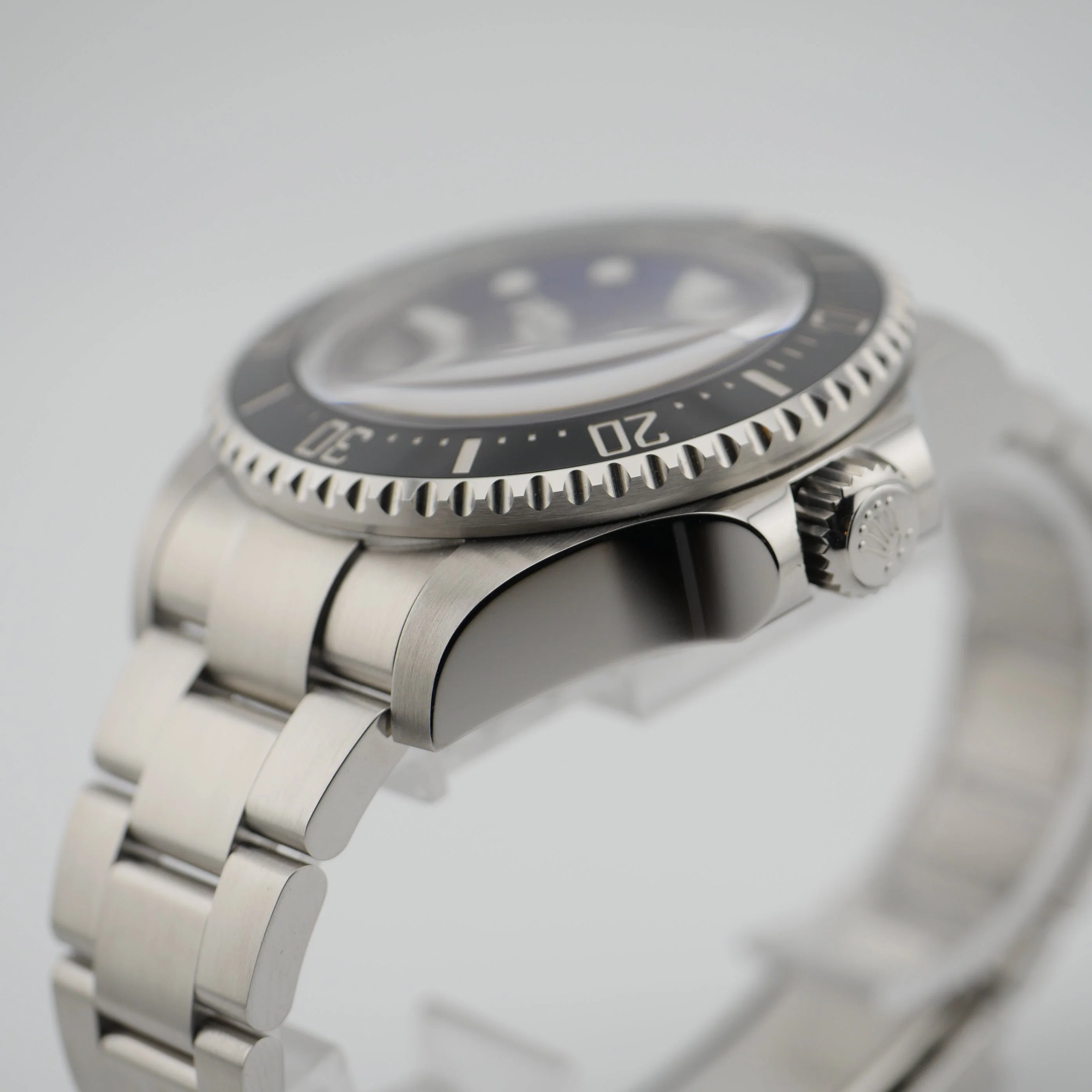 Rolex Sea-Dweller – Ref. 126660, Neu – 8/9