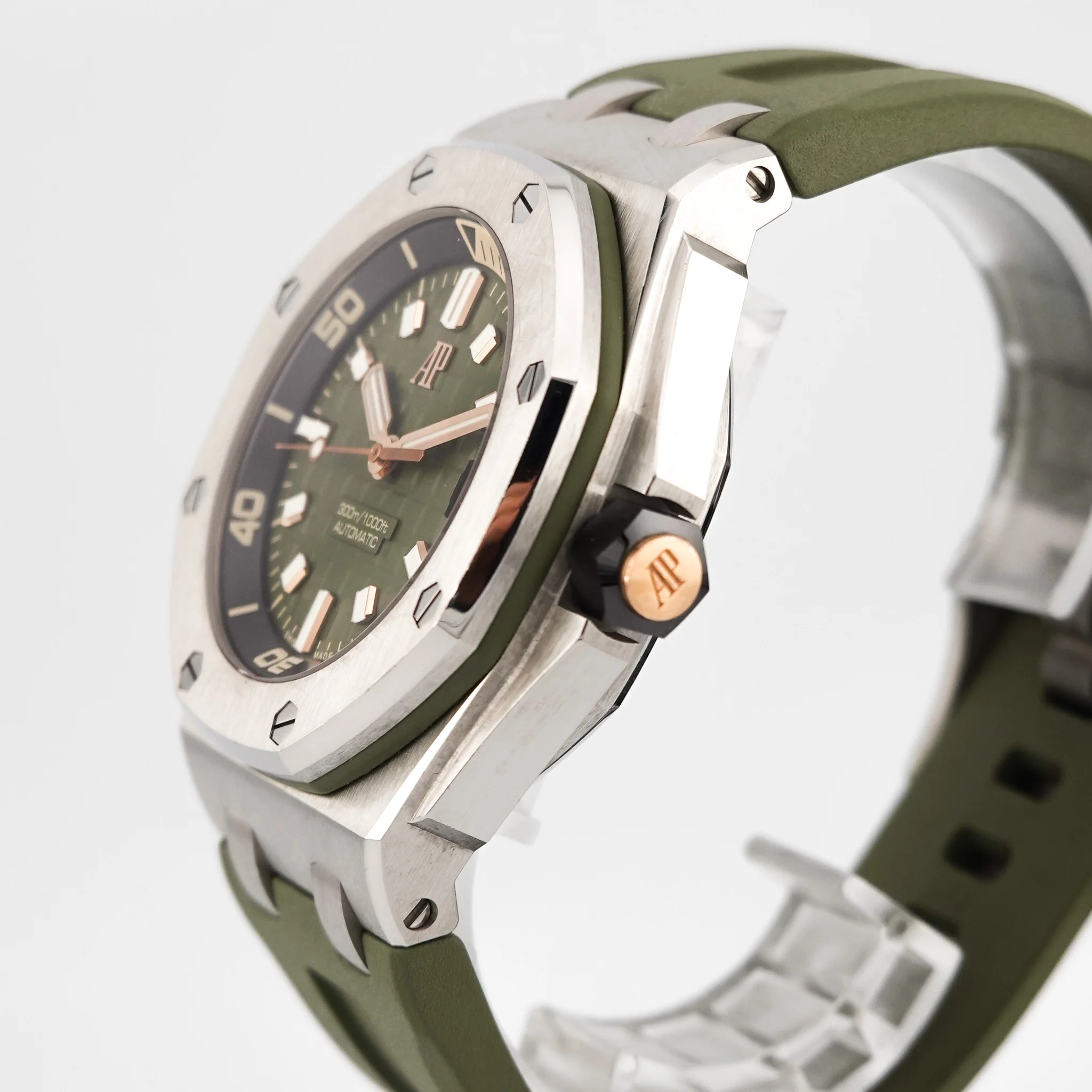 Audemars Piguet Royal Oak Offshore Diver – Ref. 15720ST, Sehr gut – 3/10
