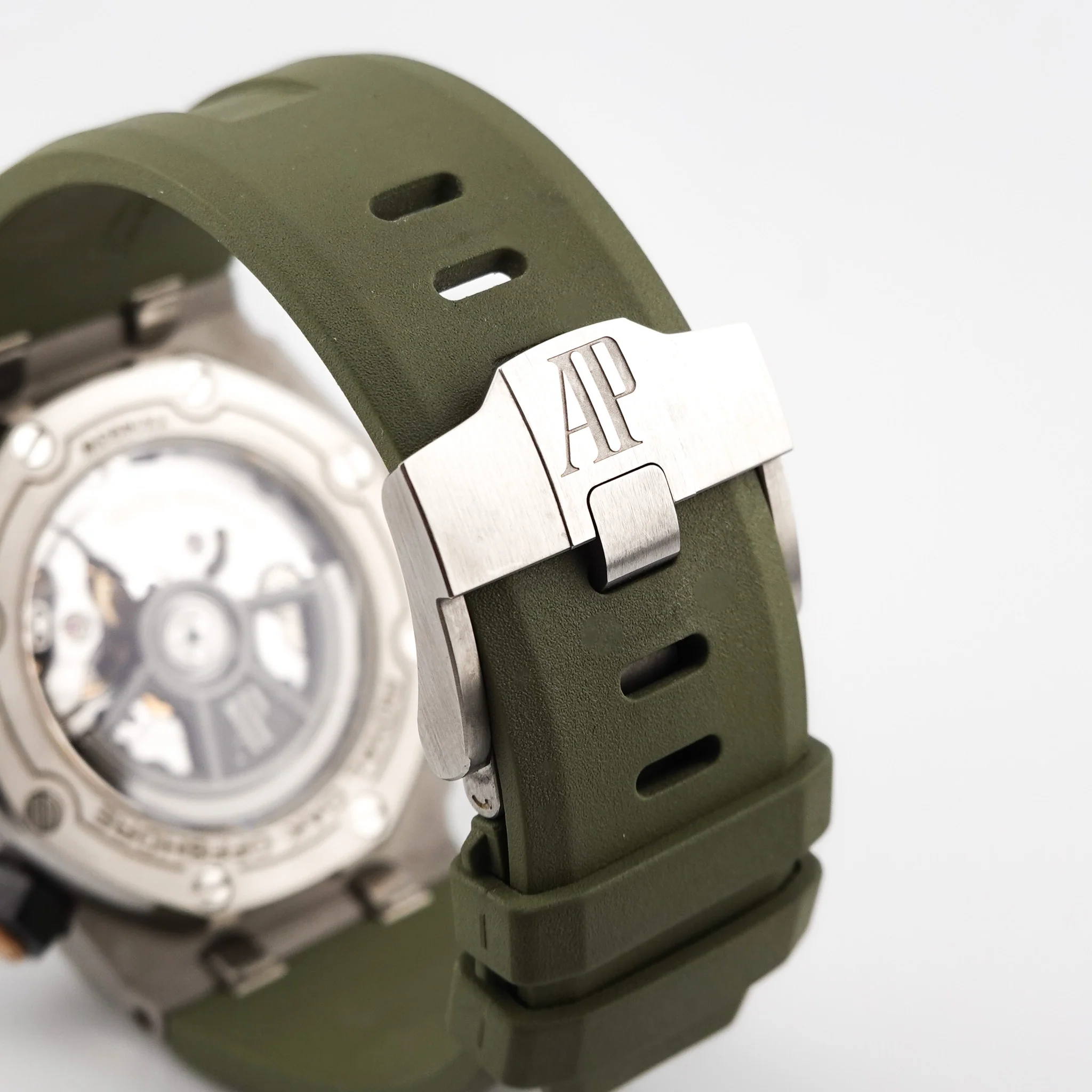 Audemars Piguet Royal Oak Offshore Diver – Ref. 15720ST, Sehr gut – 5/10