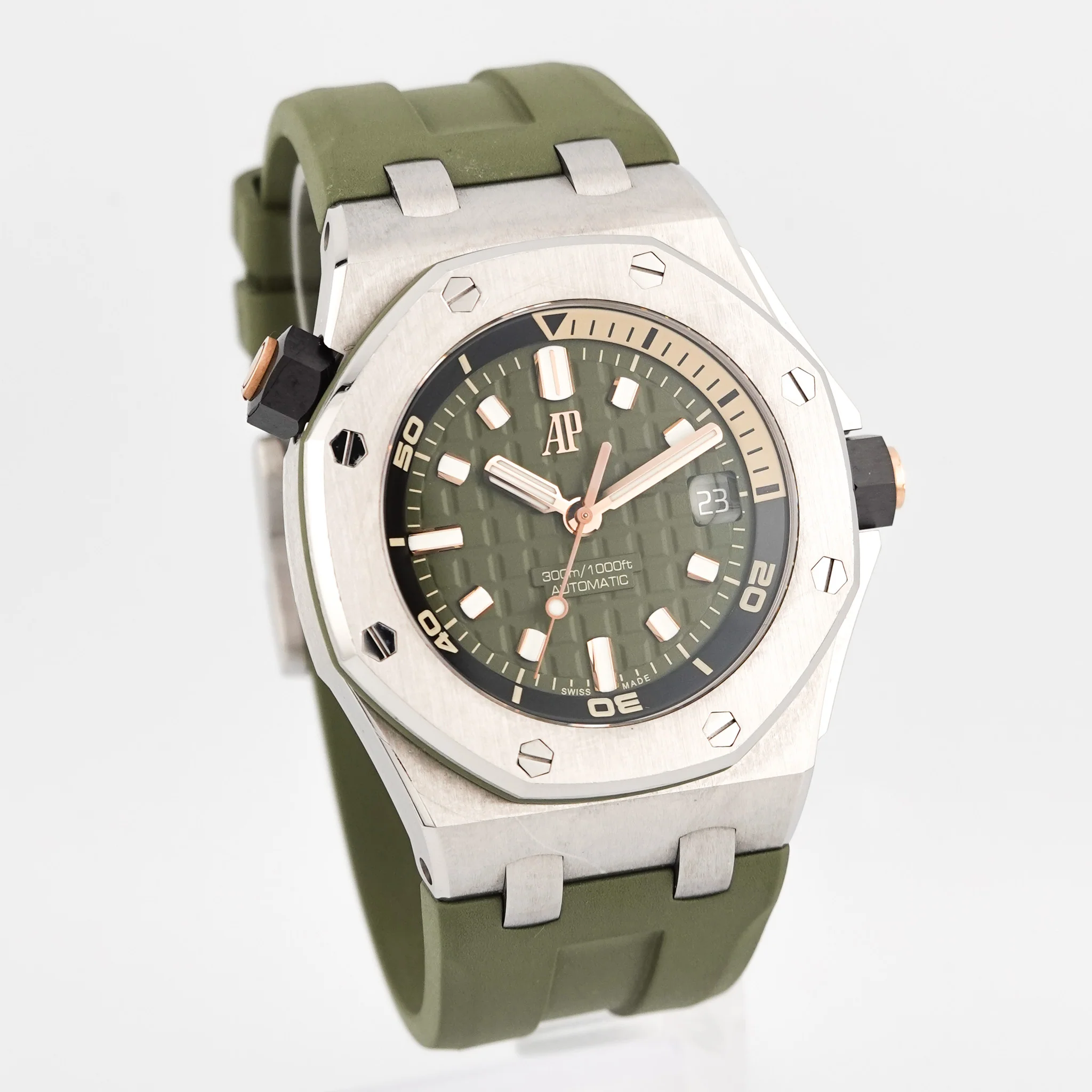 Audemars Piguet Royal Oak Offshore Diver – Ref. 15720ST, Sehr gut – 6/10