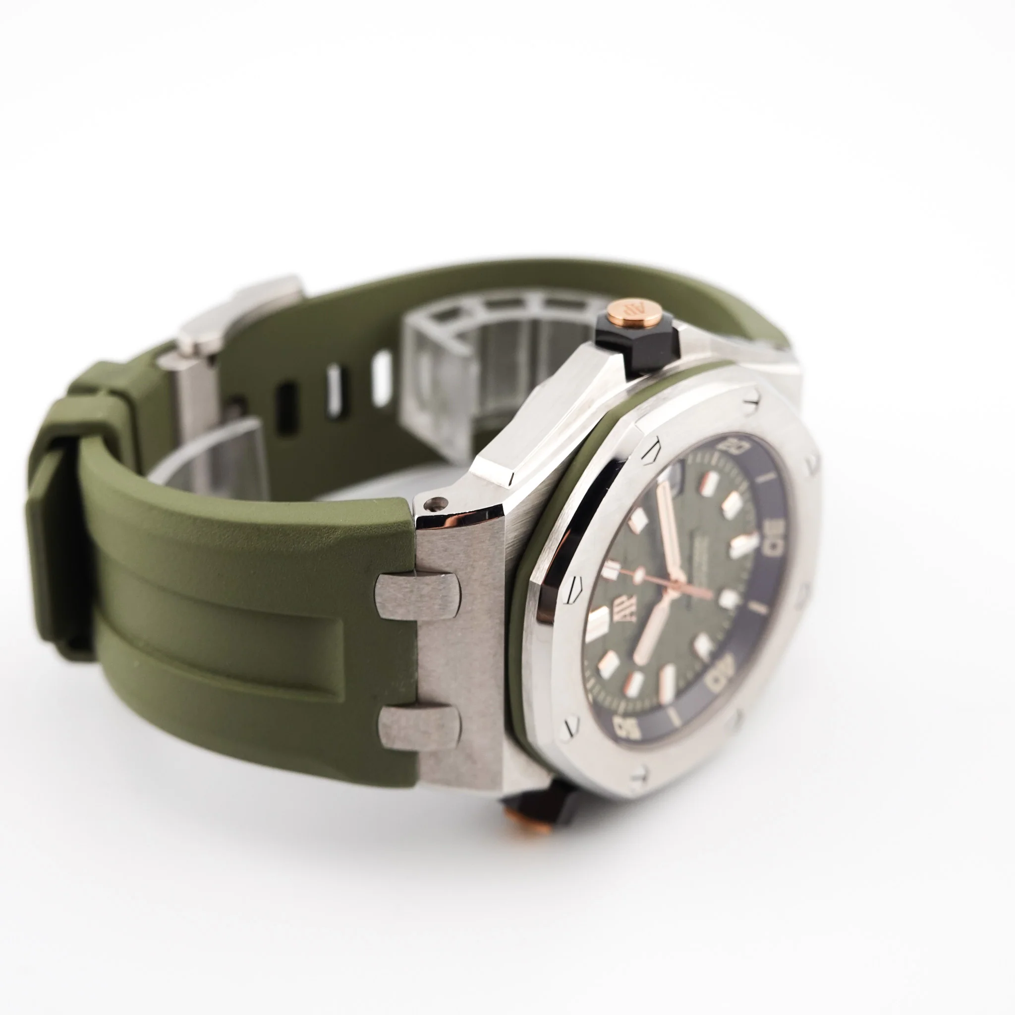 Audemars Piguet Royal Oak Offshore Diver – Ref. 15720ST, Sehr gut – Bild 2/10