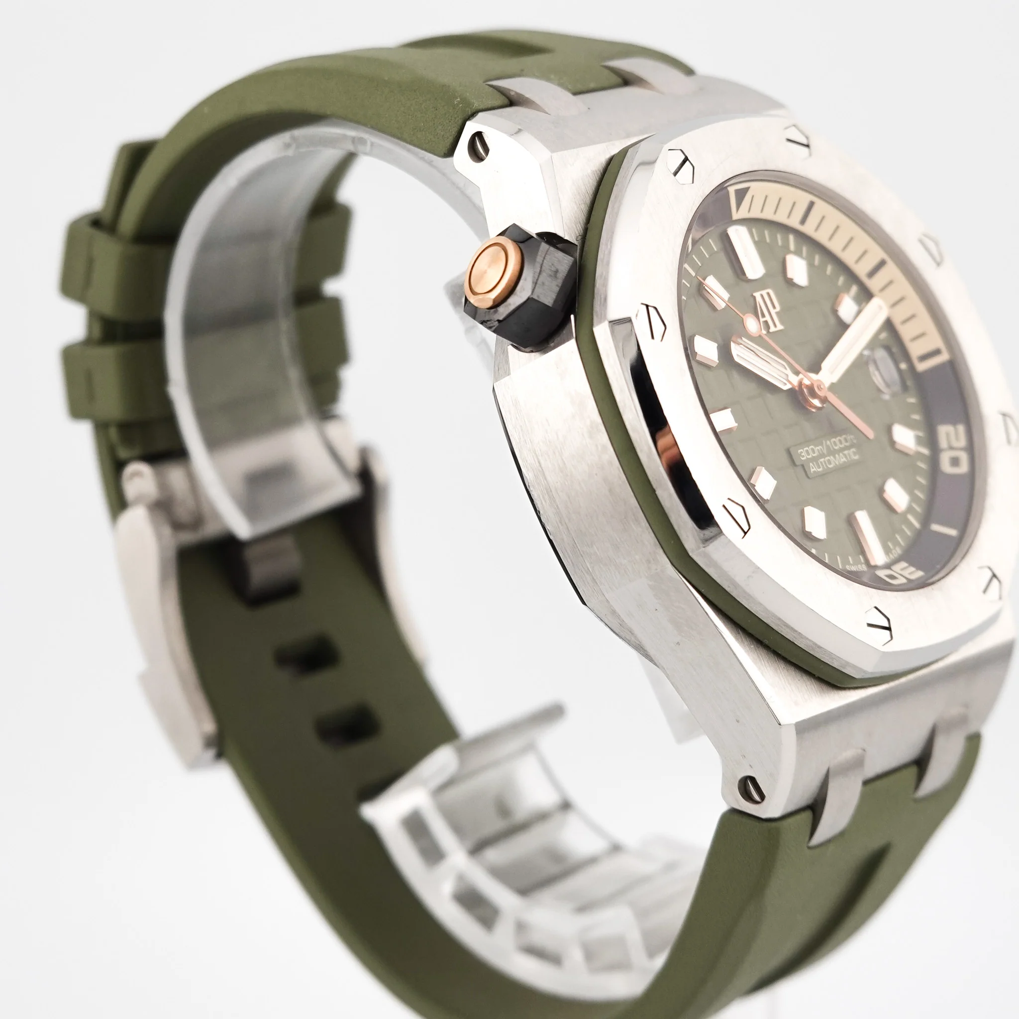 Audemars Piguet Royal Oak Offshore Diver – Ref. 15720ST, Sehr gut – 8/10