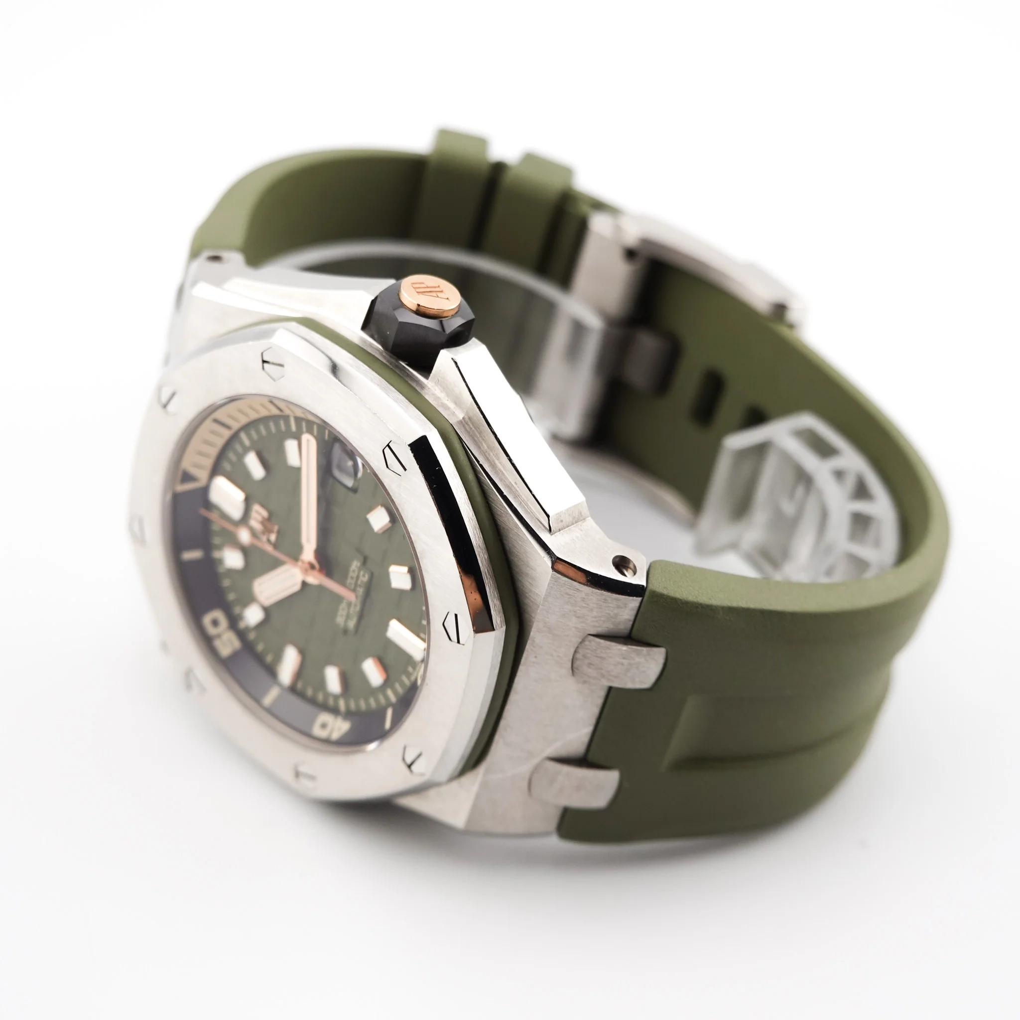 Audemars Piguet Royal Oak Offshore Diver – Ref. 15720ST, Sehr gut – 9/10