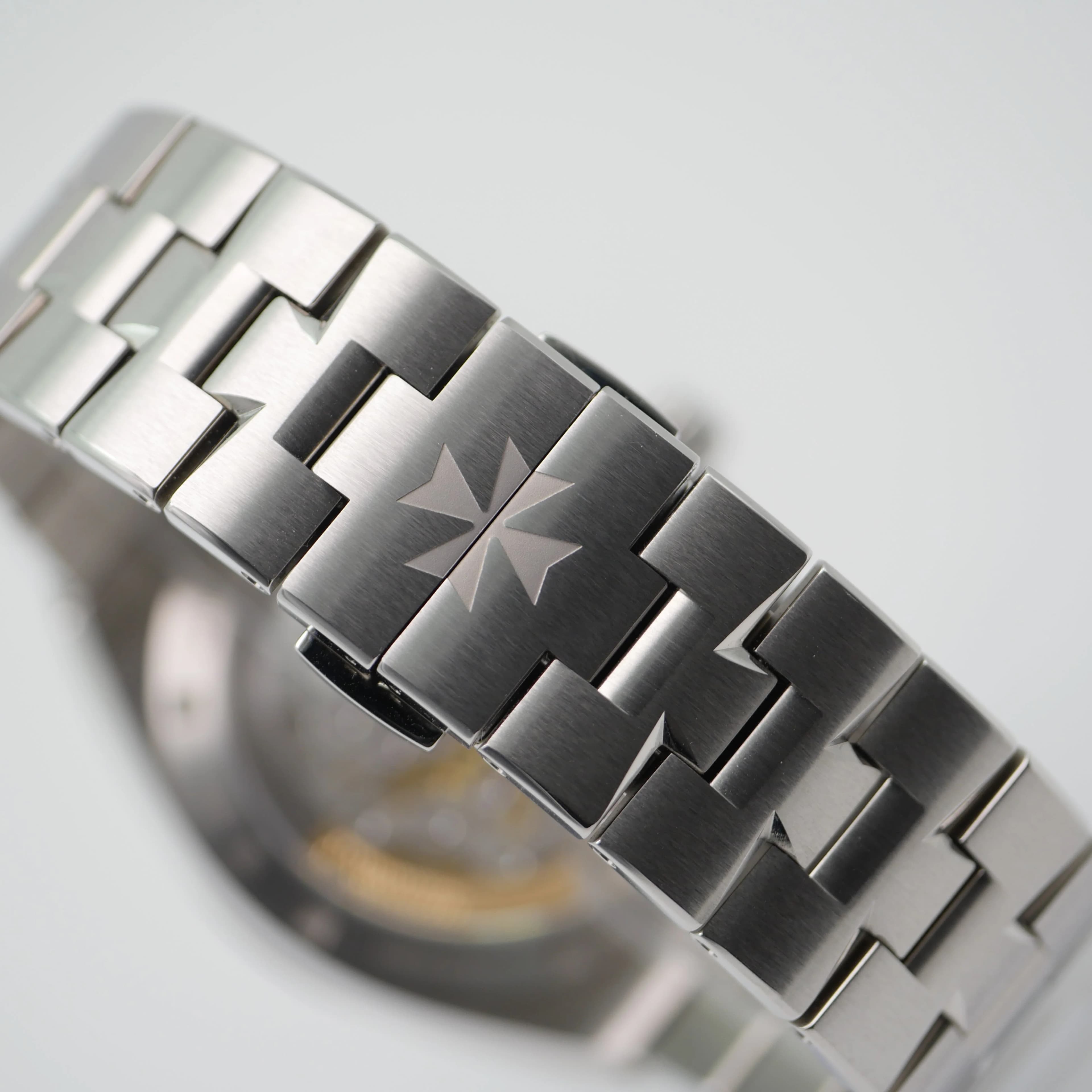 Vacheron Constantin Overseas – Ref. 6000V/110A-B544, Wie neu – Bild 2/14