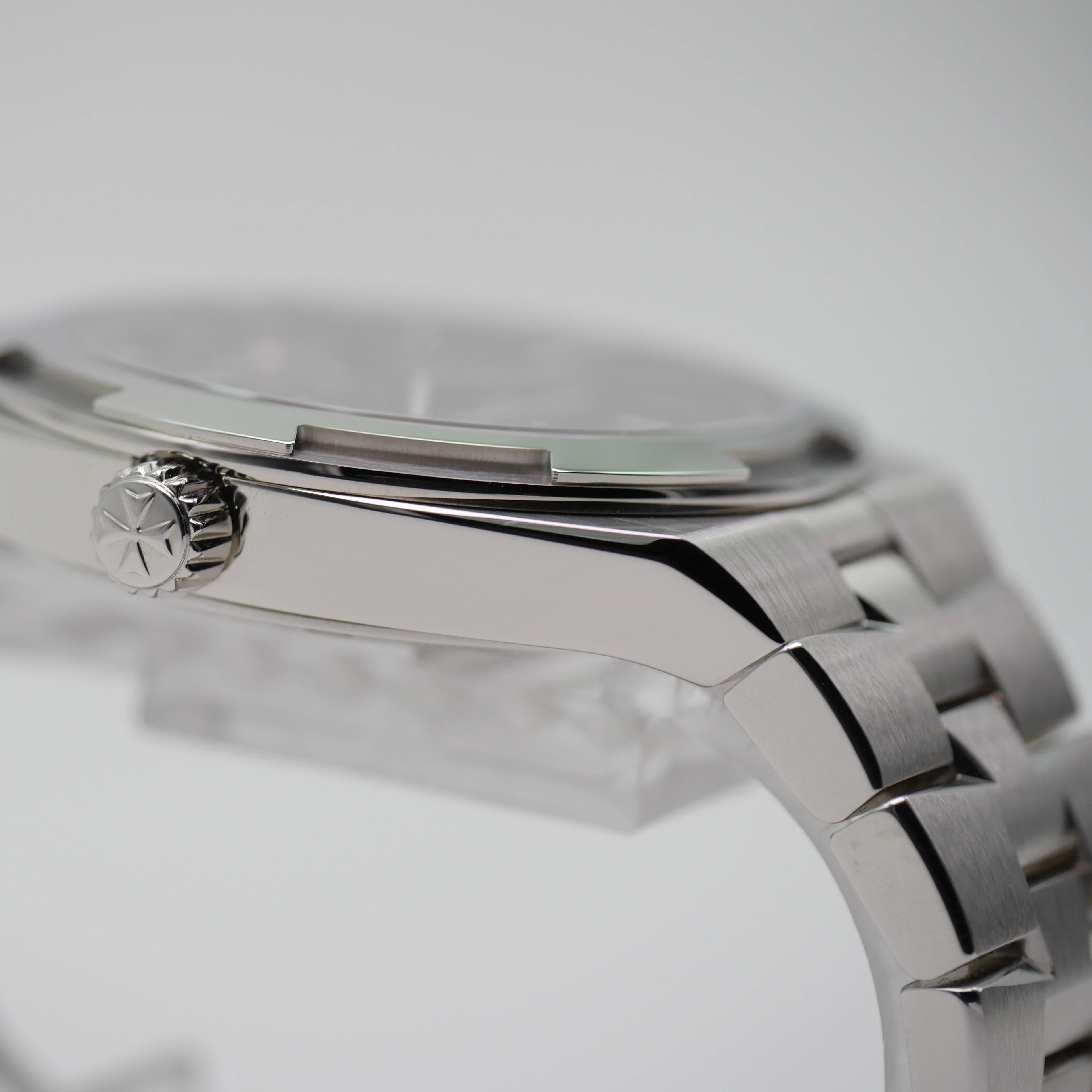Vacheron Constantin Overseas – Ref. 6000V/110A-B544, Wie neu – 8/14