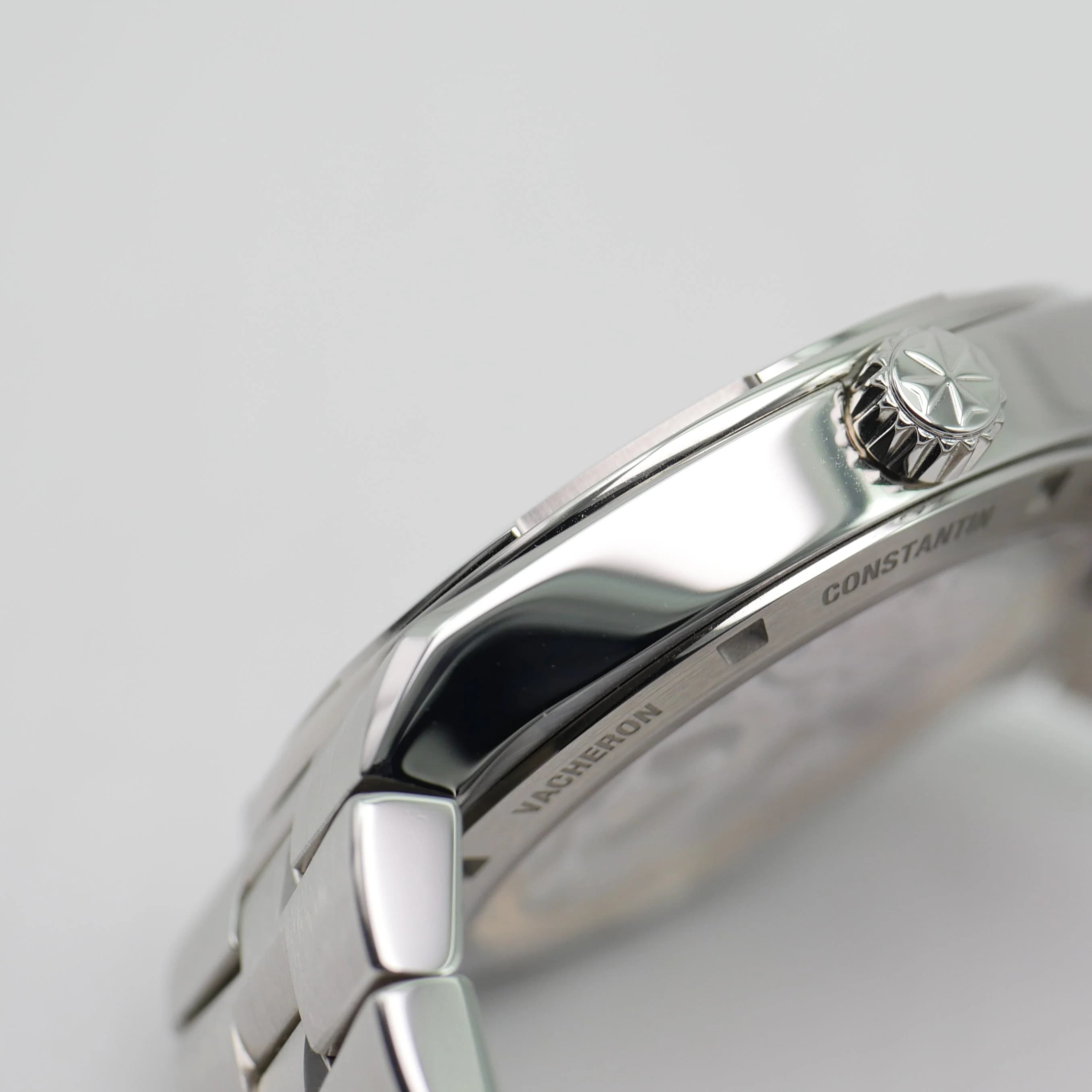 Vacheron Constantin Overseas – Ref. 6000V/110A-B544, Wie neu – Bild 2/14