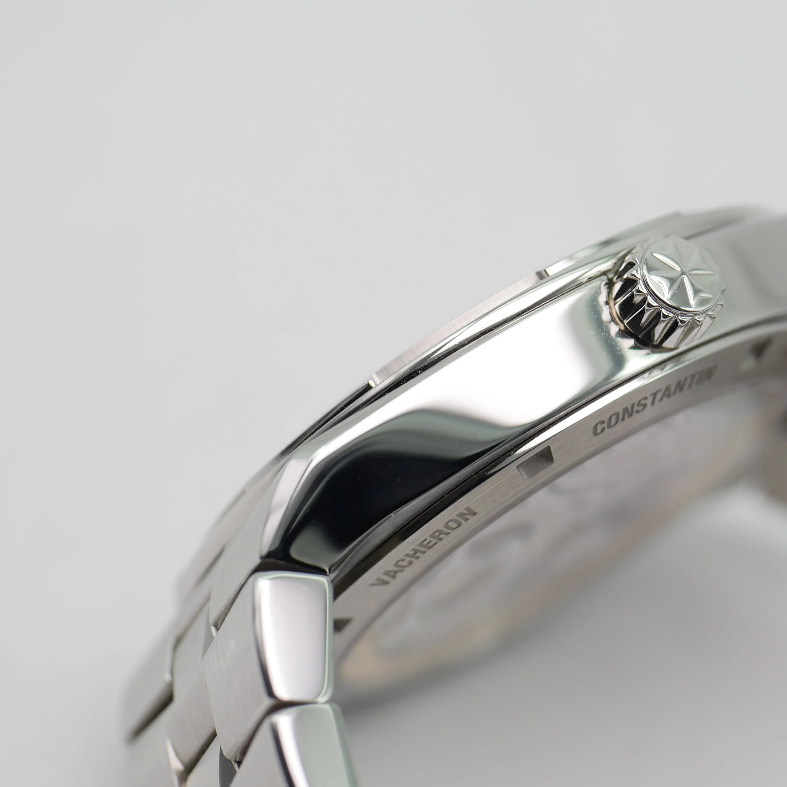 Vacheron Constantin Overseas – Ref. 6000V/110A-B544, Wie neu – 10/14