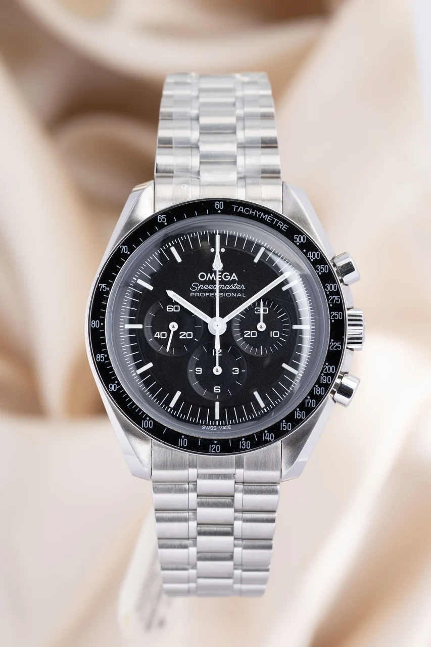 Omega Speedmaster – Ref. 31030425001001, Sehr gut – 1/10