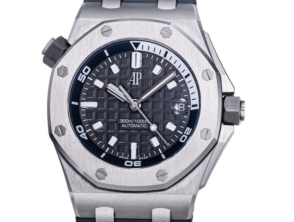 Audemars Piguet Offshore – Ref. 15720ST.OO.A009CA.01, Sehr gut – 1/10