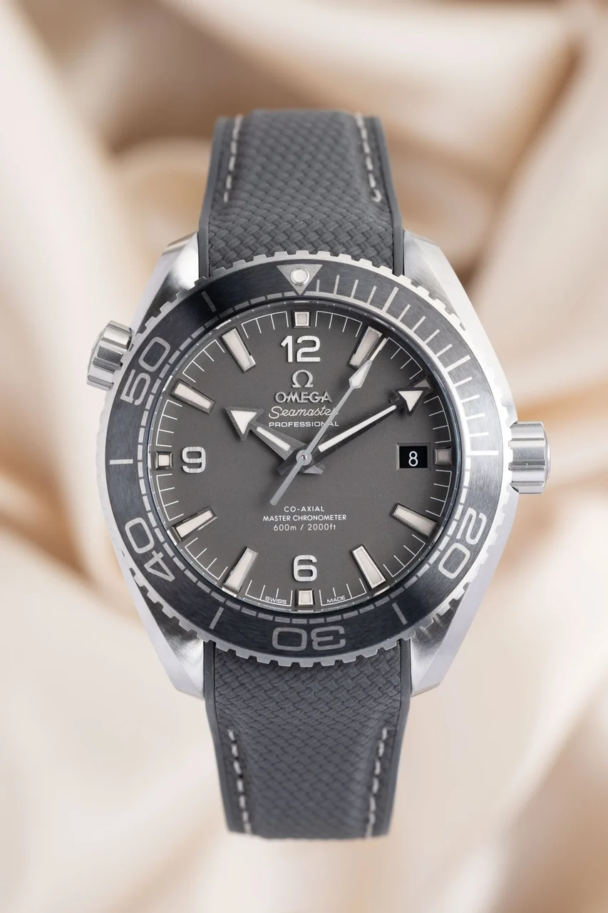 Omega Planet Ocean 600M – Ref. 215.32.44.21.01.002, Wie neu – 1/11