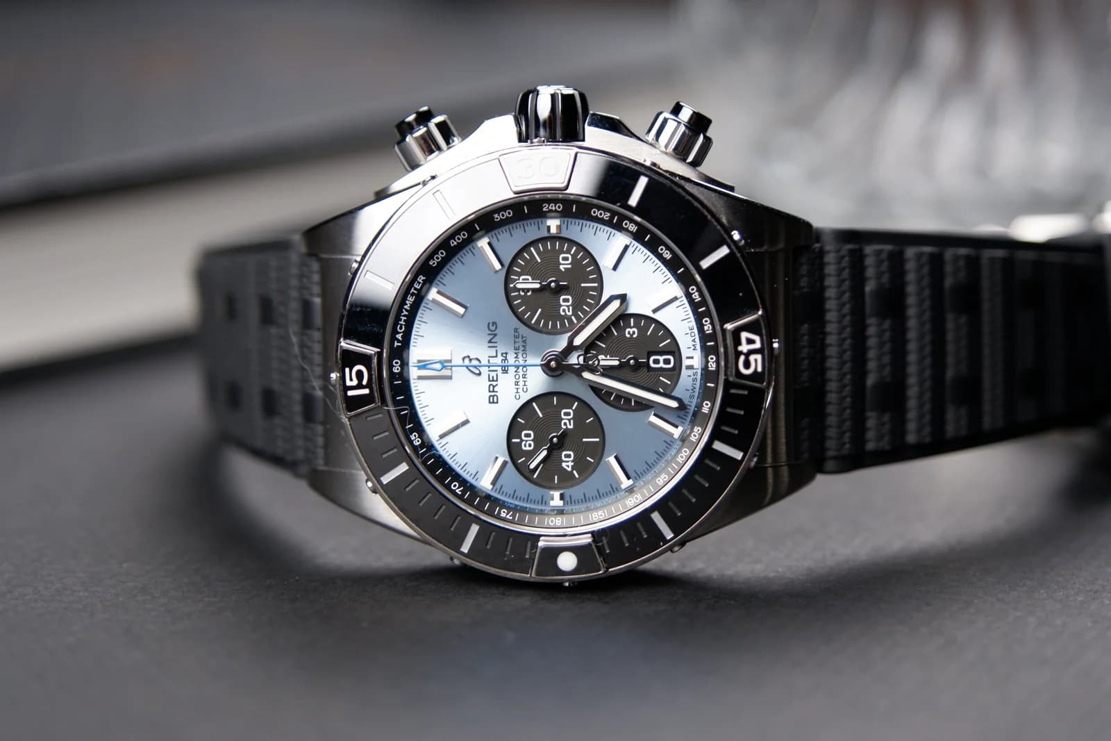 Breitling Super Chronomat – Ref. PB0136251C1S1, Wie neu – Bild 1/2