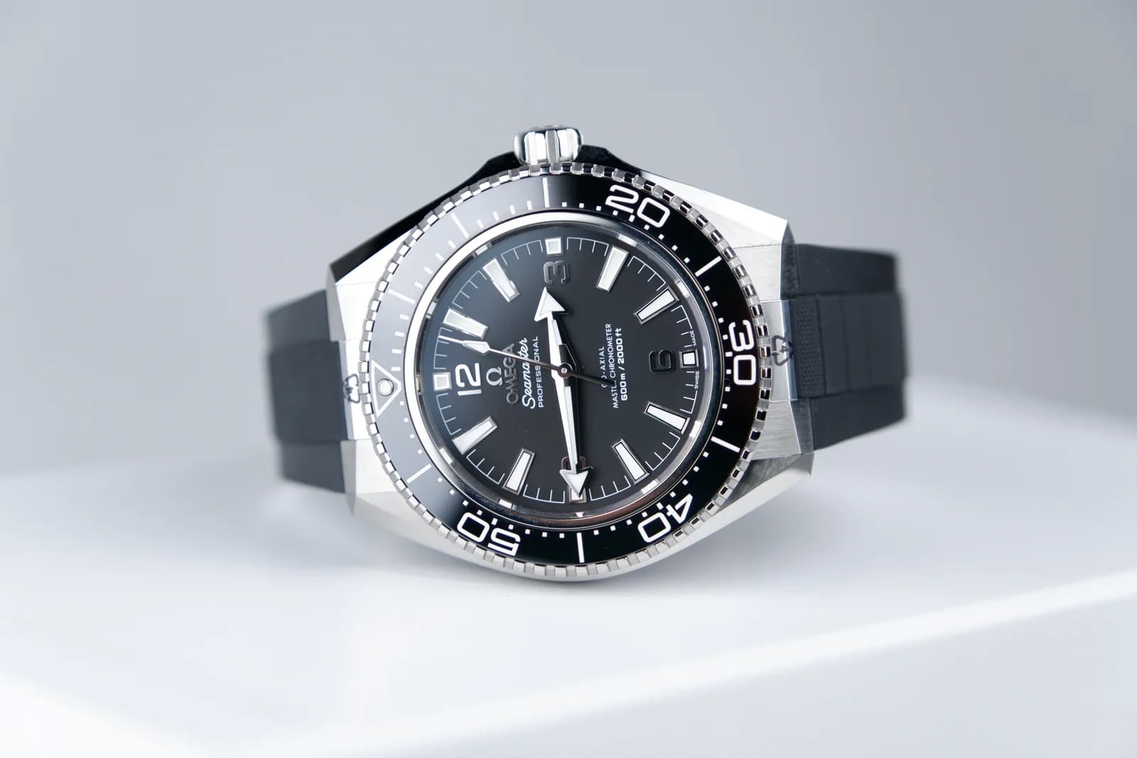 Omega Seamaster Planet Ocean – Ref. 217.32.42.21.01.001, Neu – Bild 1/3