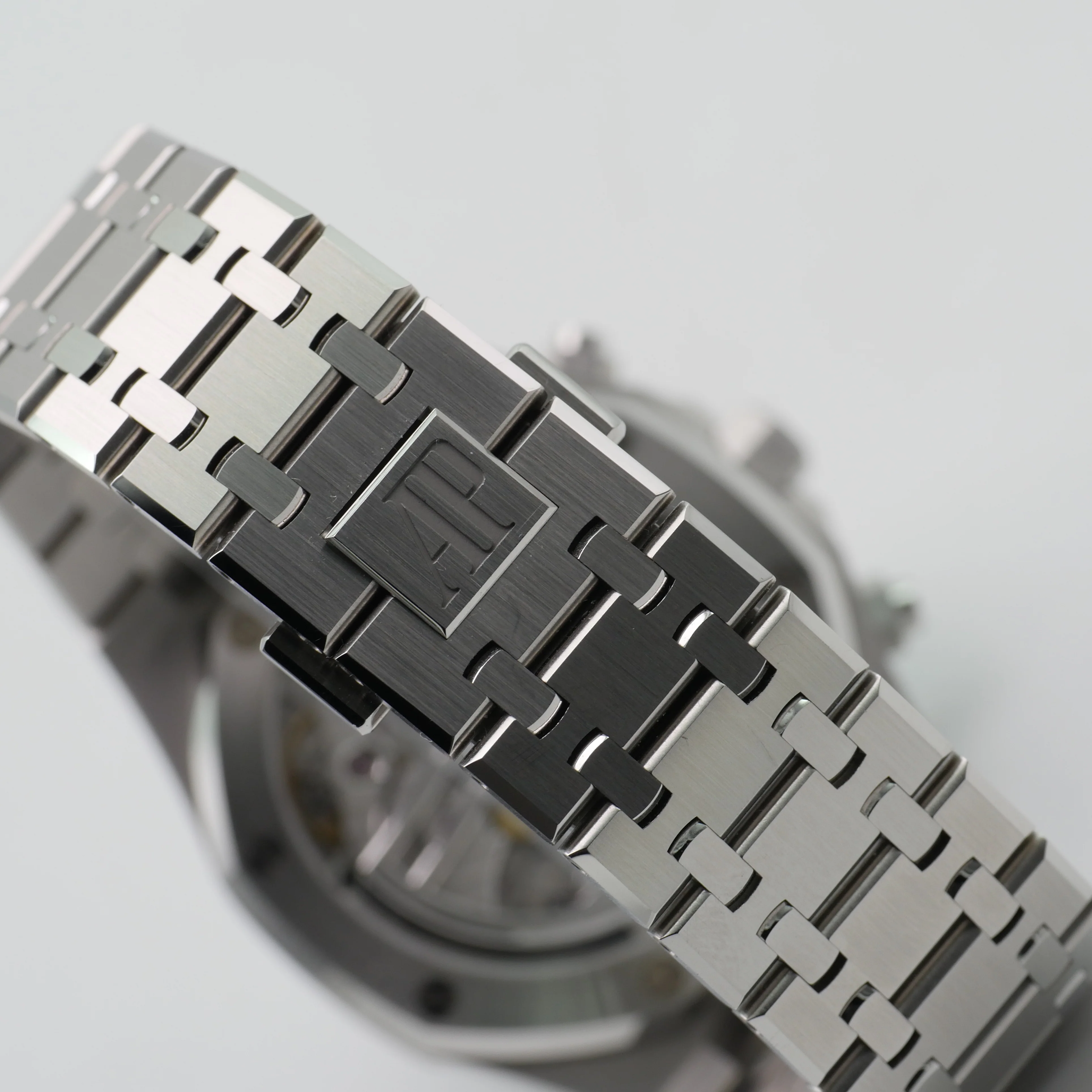 Audemars Piguet Royal Oak – Ref. 26240ST.OO.1320ST.04, Sehr gut – 6/8