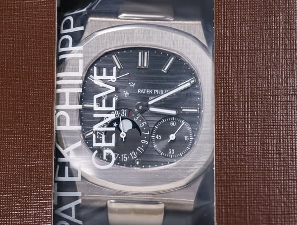 Patek Philippe Nautilus – Ref. 5712G-001, Sehr gut – Bild 1/3