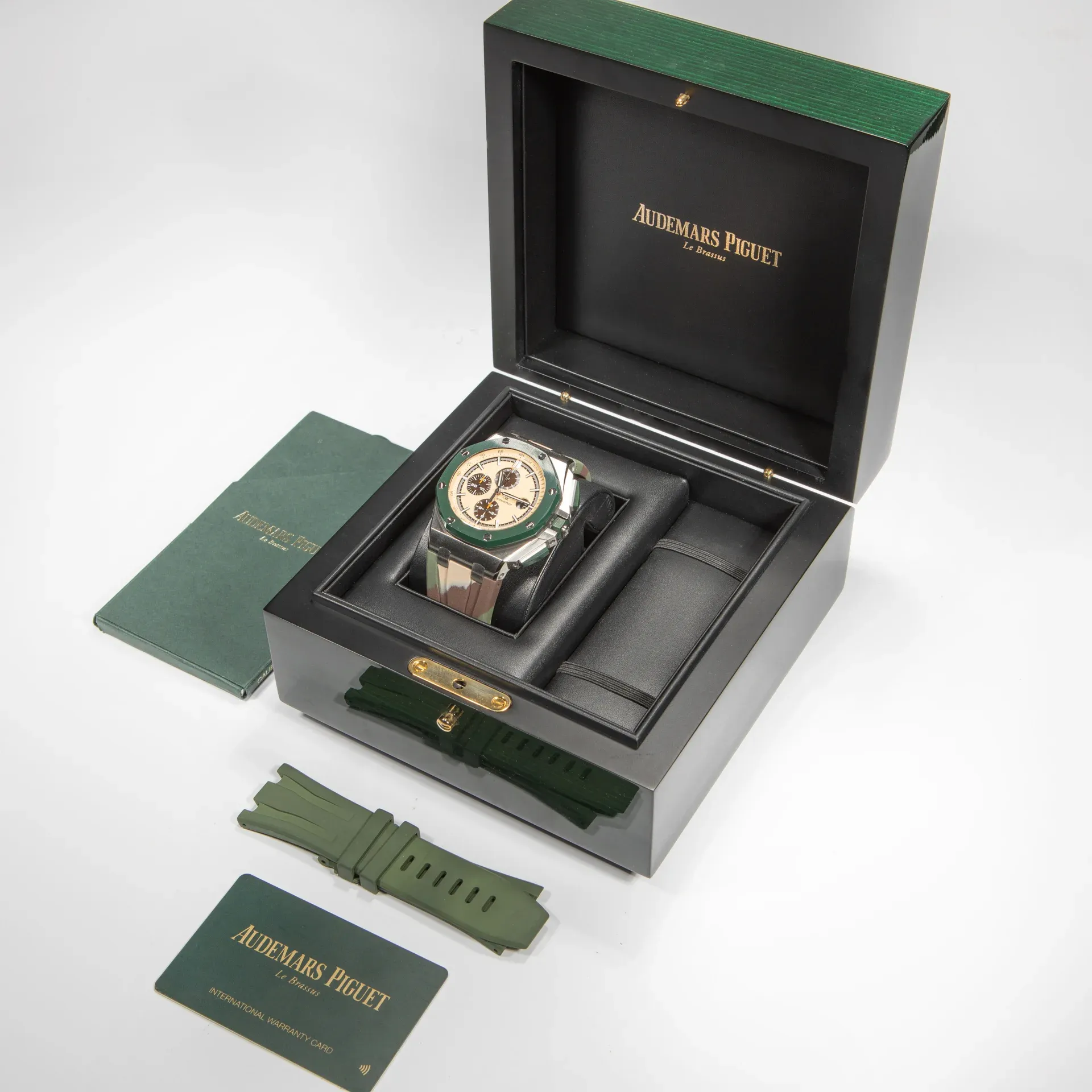 Audemars Piguet Royal Oak Offshore Chronograph – Ref. 26400SO.OO.A054CA.01, Sehr gut – Bild 2/6