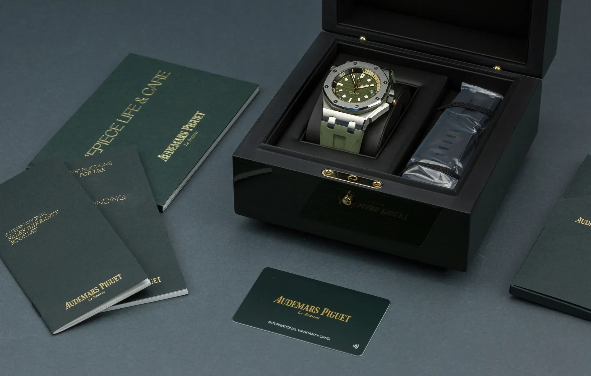 Audemars Piguet Royal Oak Offshore Diver – Ref. 15720ST.OO.A052CA.01, Sehr gut – 2/8