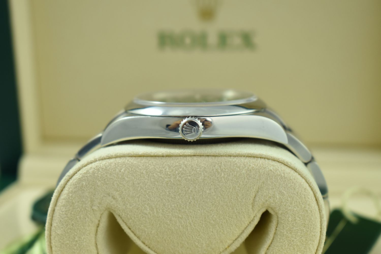 Rolex Oyster Perpetual – Ref. 114300, good – 4/10