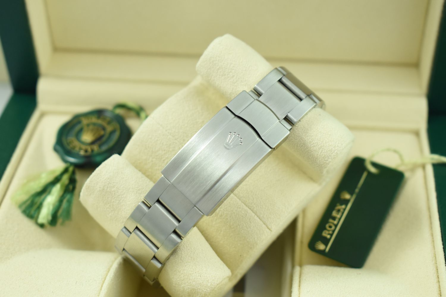 Rolex Oyster Perpetual – Ref. 114300, good – 3/10