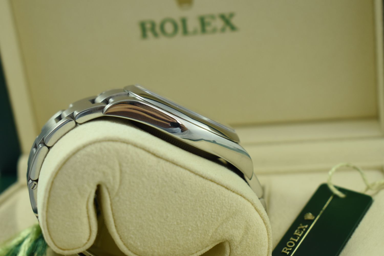 Rolex Oyster Perpetual – Ref. 114300, good – 9/10