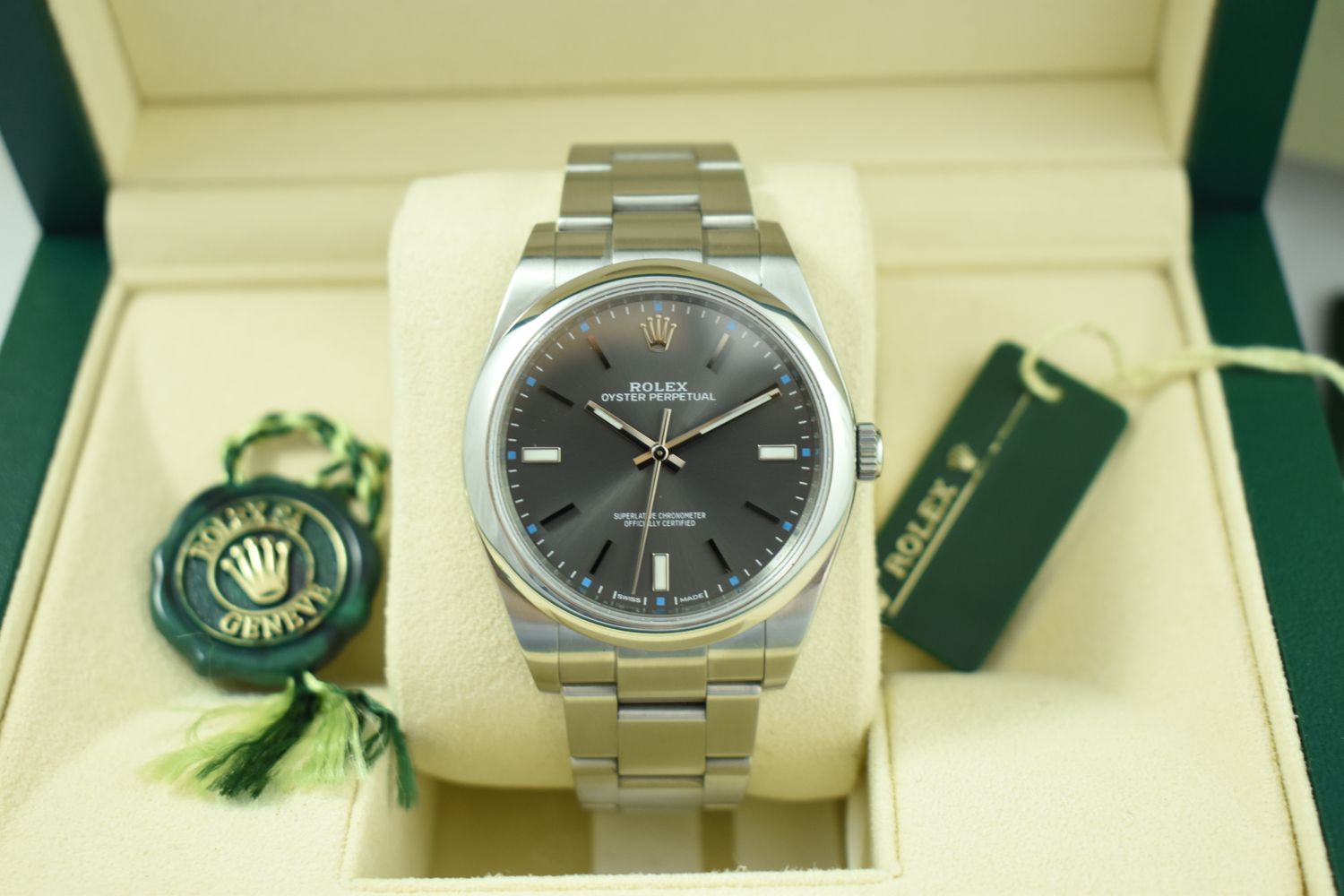 Rolex Oyster Perpetual – Ref. 114300, good – 10/10