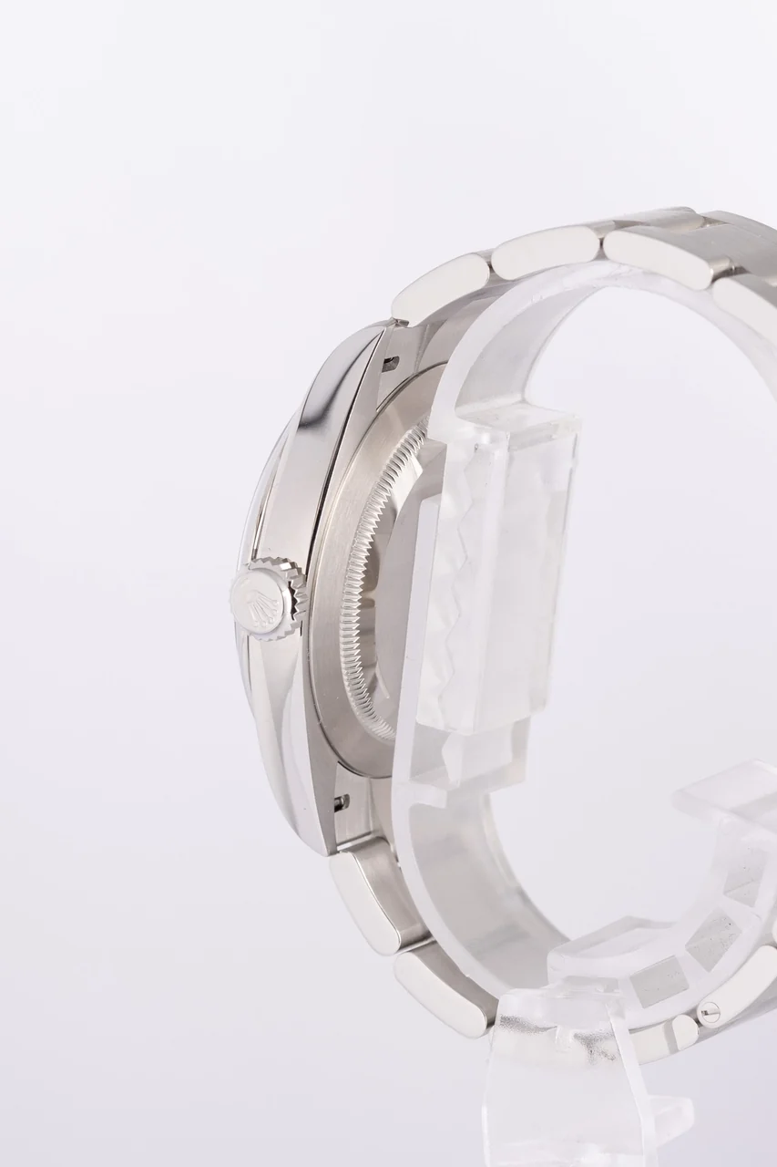 Rolex Oyster Perpetual – Ref. 134300, Sehr gut – 2/10
