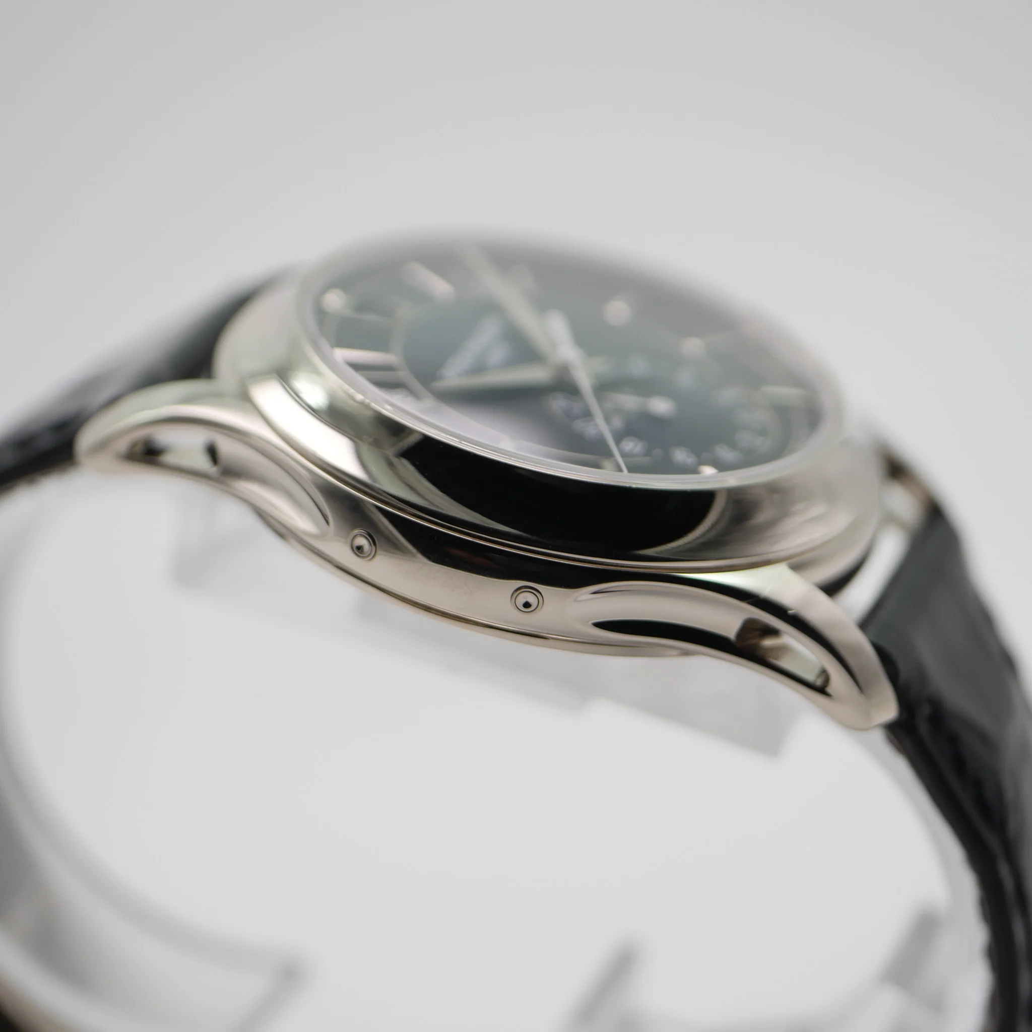 Patek Philippe Annual Calendar – Ref. 5205G-013, Wie neu – 3/8