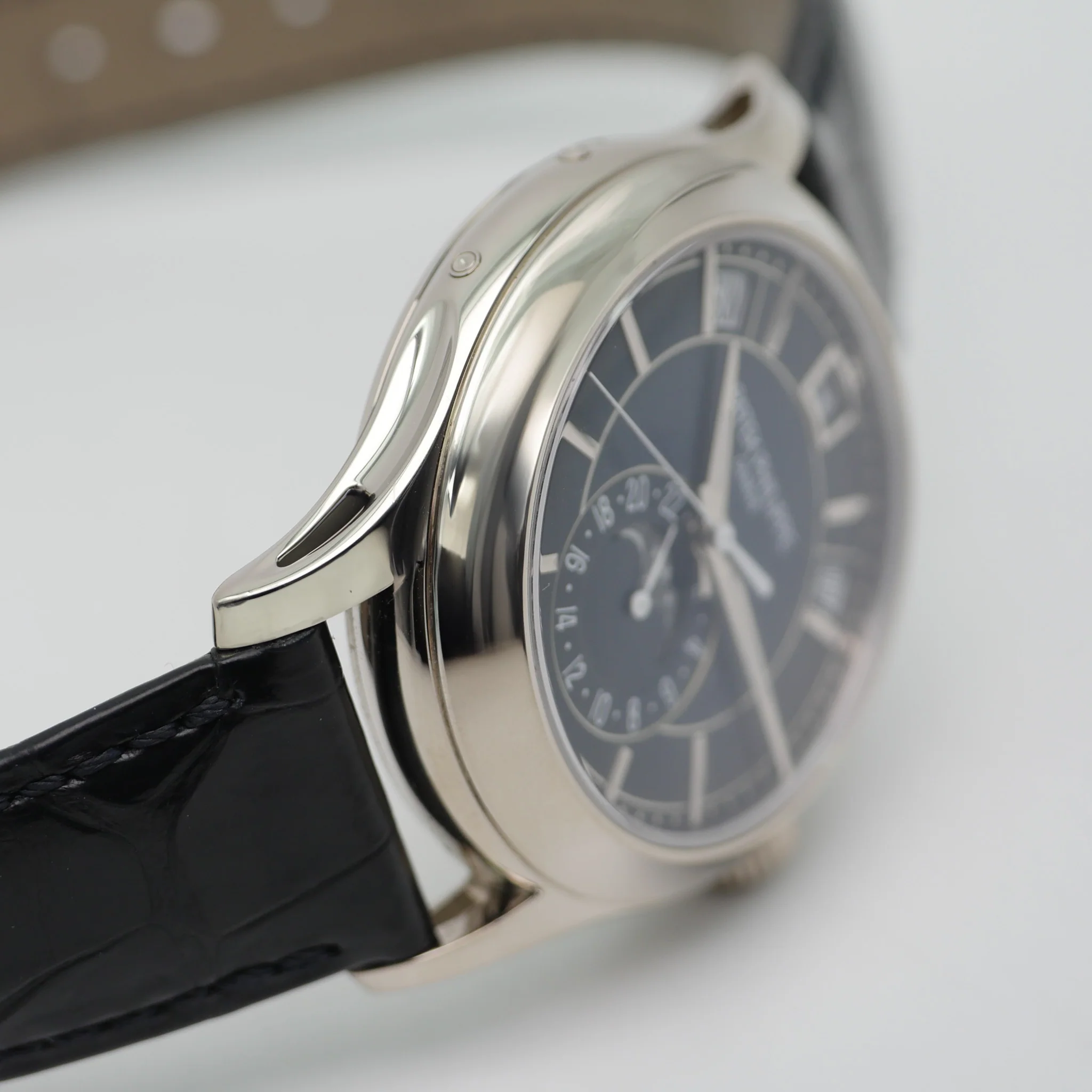 Patek Philippe Annual Calendar – Ref. 5205G-013, Wie neu – 8/8