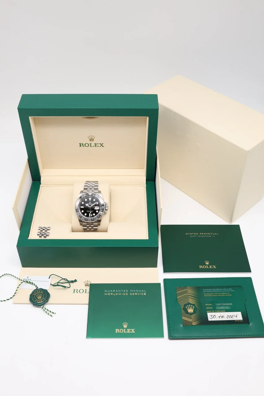 Rolex GMT-Master II – Ref. 126710GRNR, Sehr gut – 8/10
