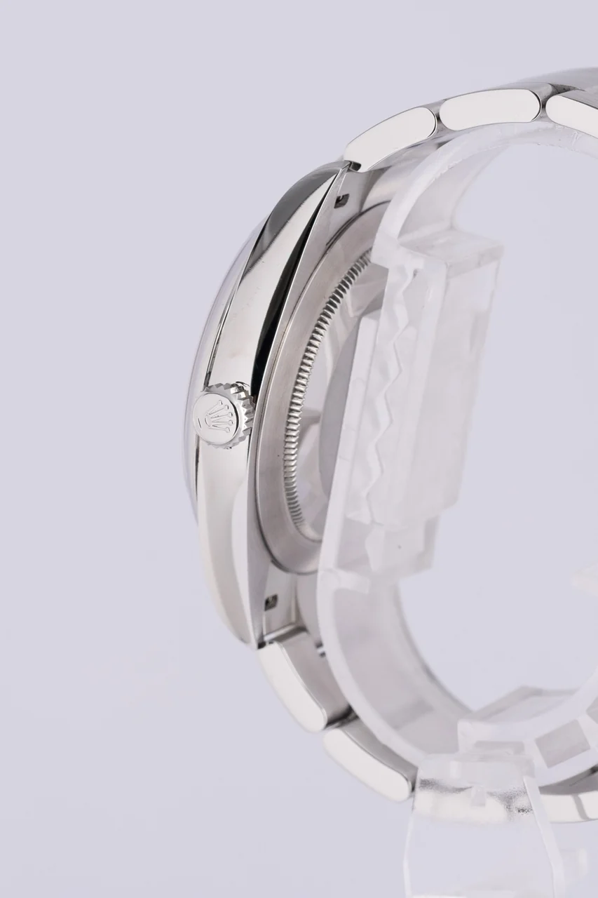 Rolex Oyster Perpetual – Ref. 124300, very good – 2/10