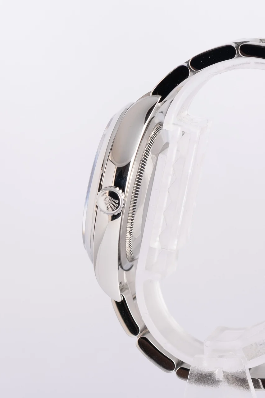 Rolex Oyster Perpetual – Ref. 126000, very good – 4/10