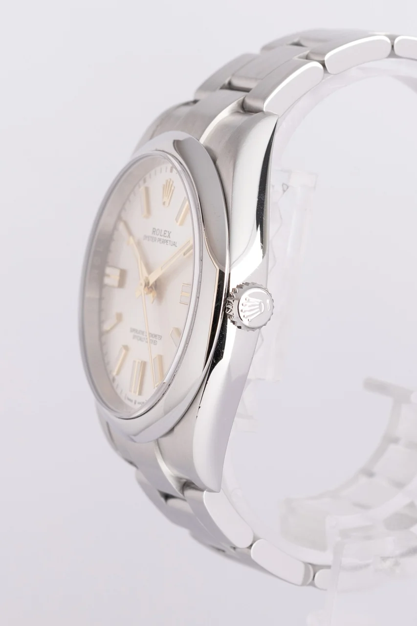 Rolex Oyster Perpetual – Ref. 124300, very good – 3/10