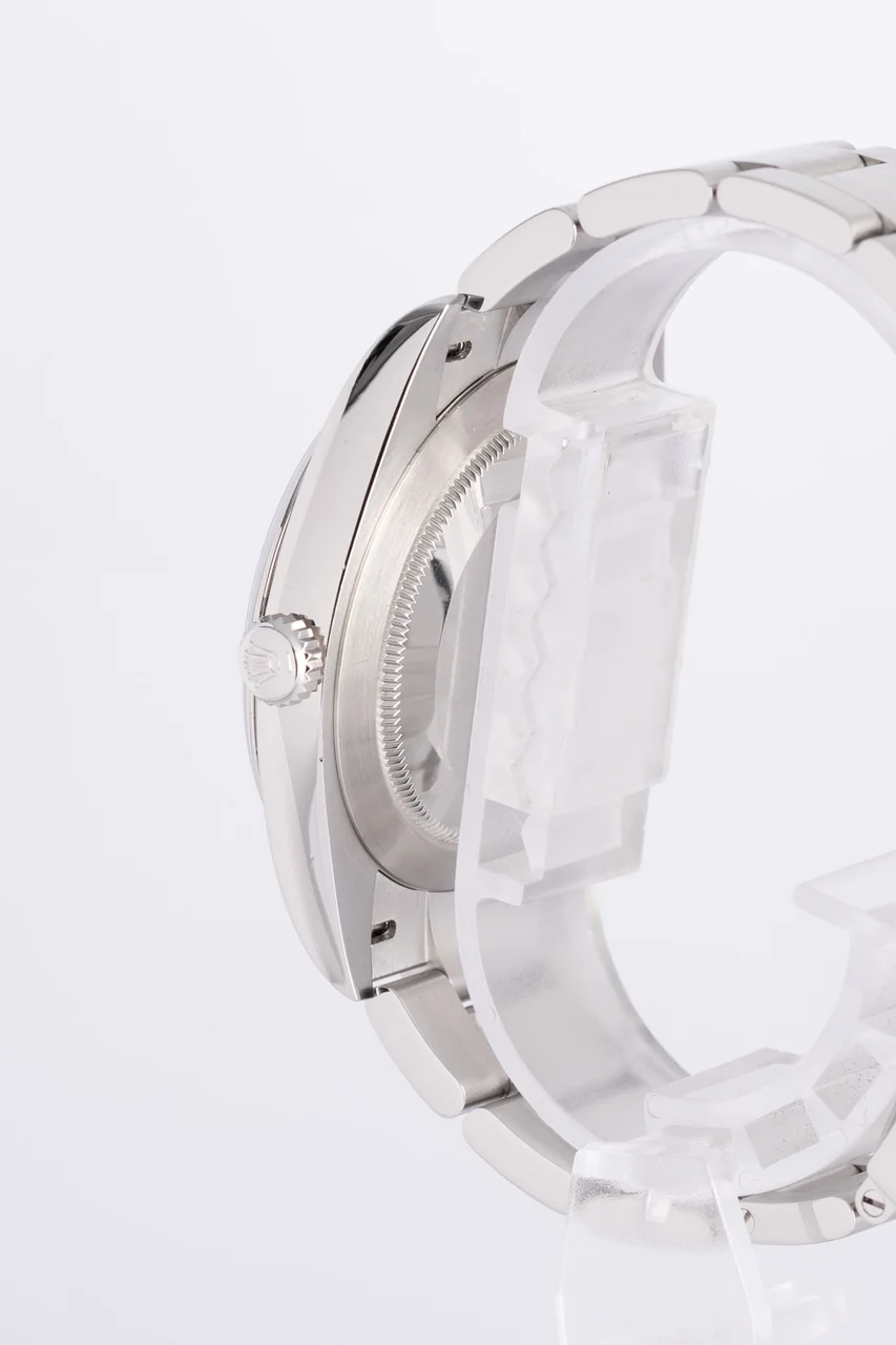 Rolex Oyster Perpetual – Ref. 124300, very good – 2/10