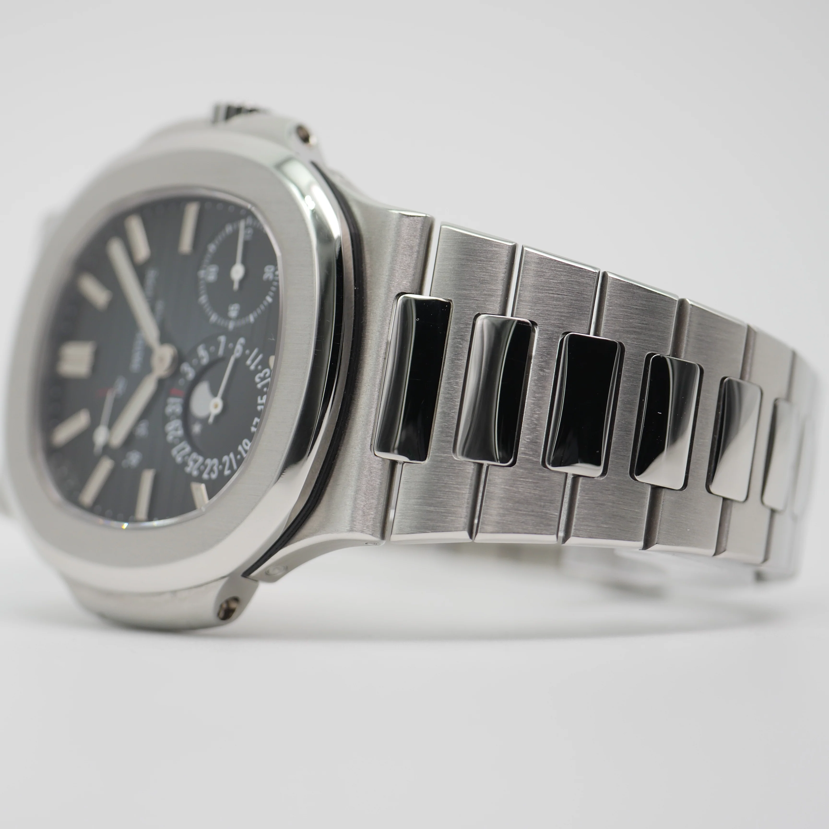 Patek Philippe Nautilus – Ref. 5712/1A-001, Wie neu – 4/10